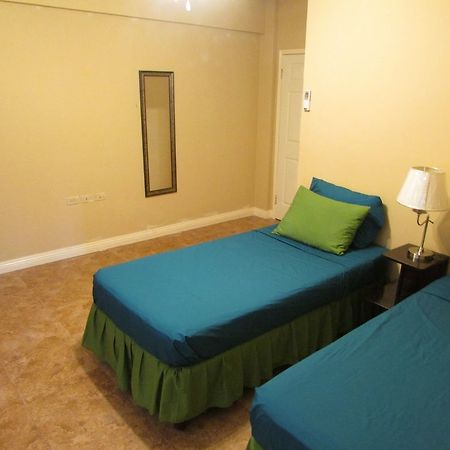 Centrally Located Guest Apartments Kingston Luaran gambar