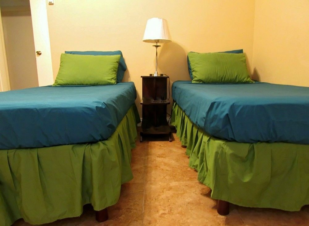 Centrally Located Guest Apartments Kingston Luaran gambar