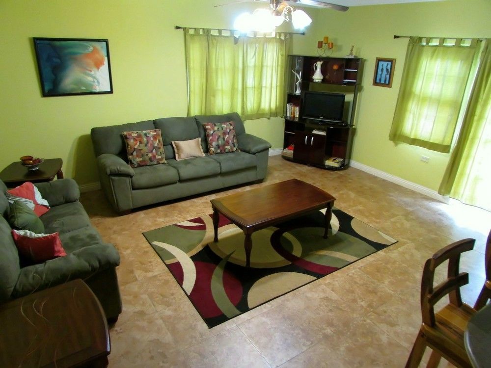 Centrally Located Guest Apartments Kingston Luaran gambar