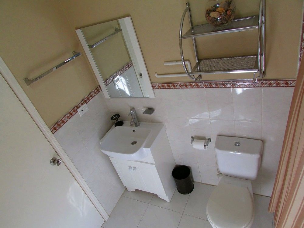 Centrally Located Guest Apartments Kingston Luaran gambar