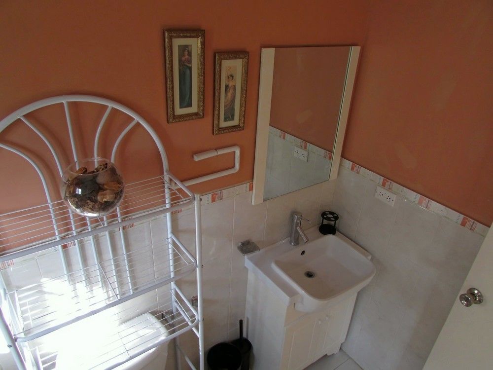 Centrally Located Guest Apartments Kingston Luaran gambar