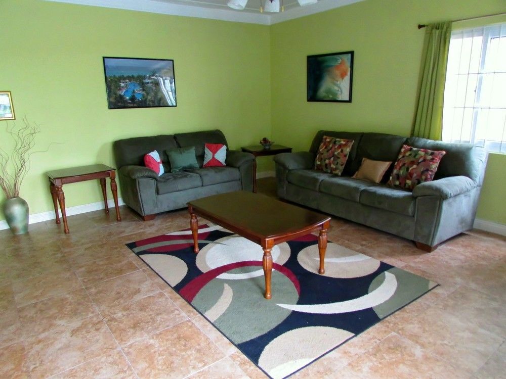 Centrally Located Guest Apartments Kingston Luaran gambar