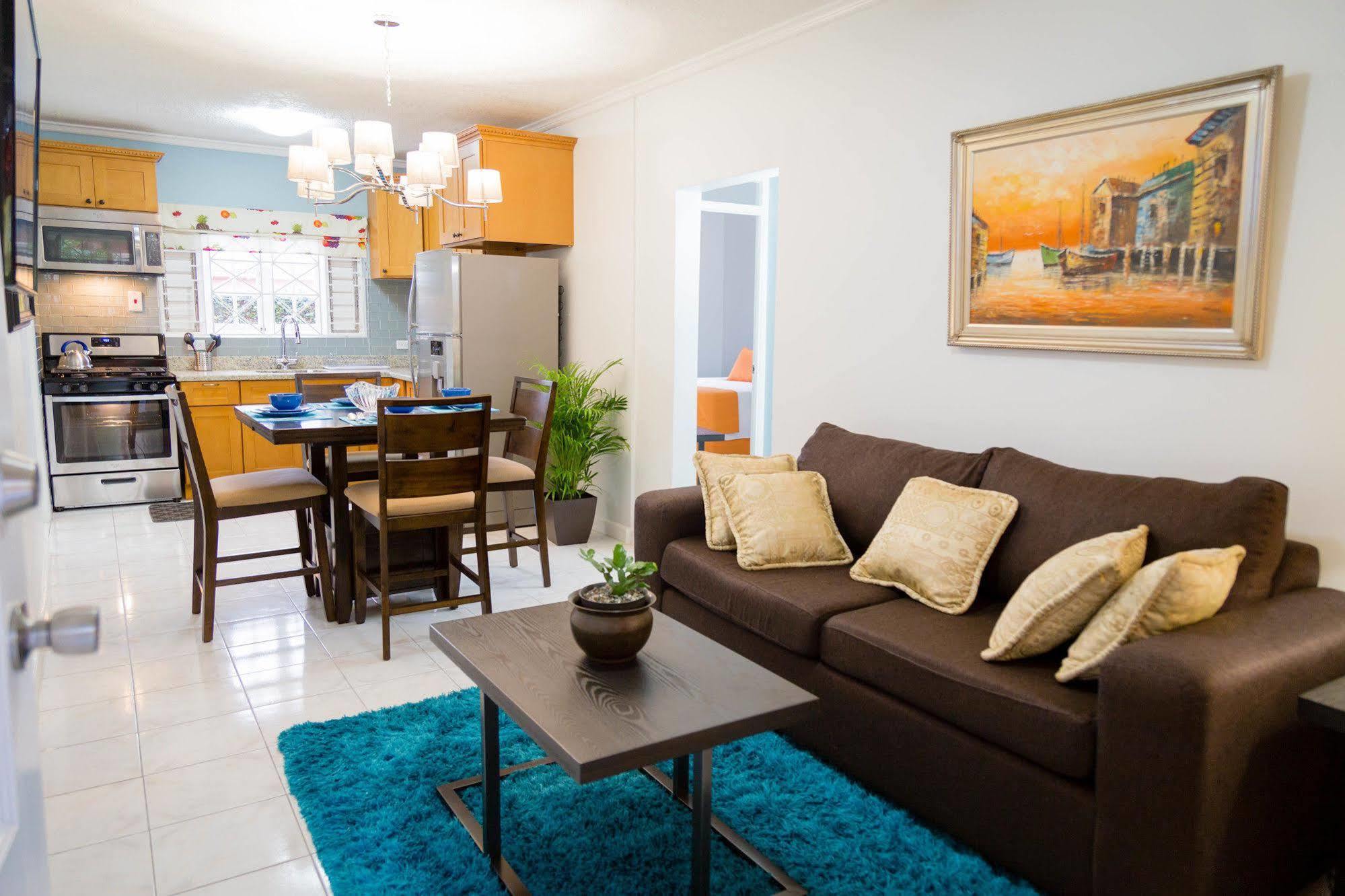 Centrally Located Guest Apartments Kingston Luaran gambar