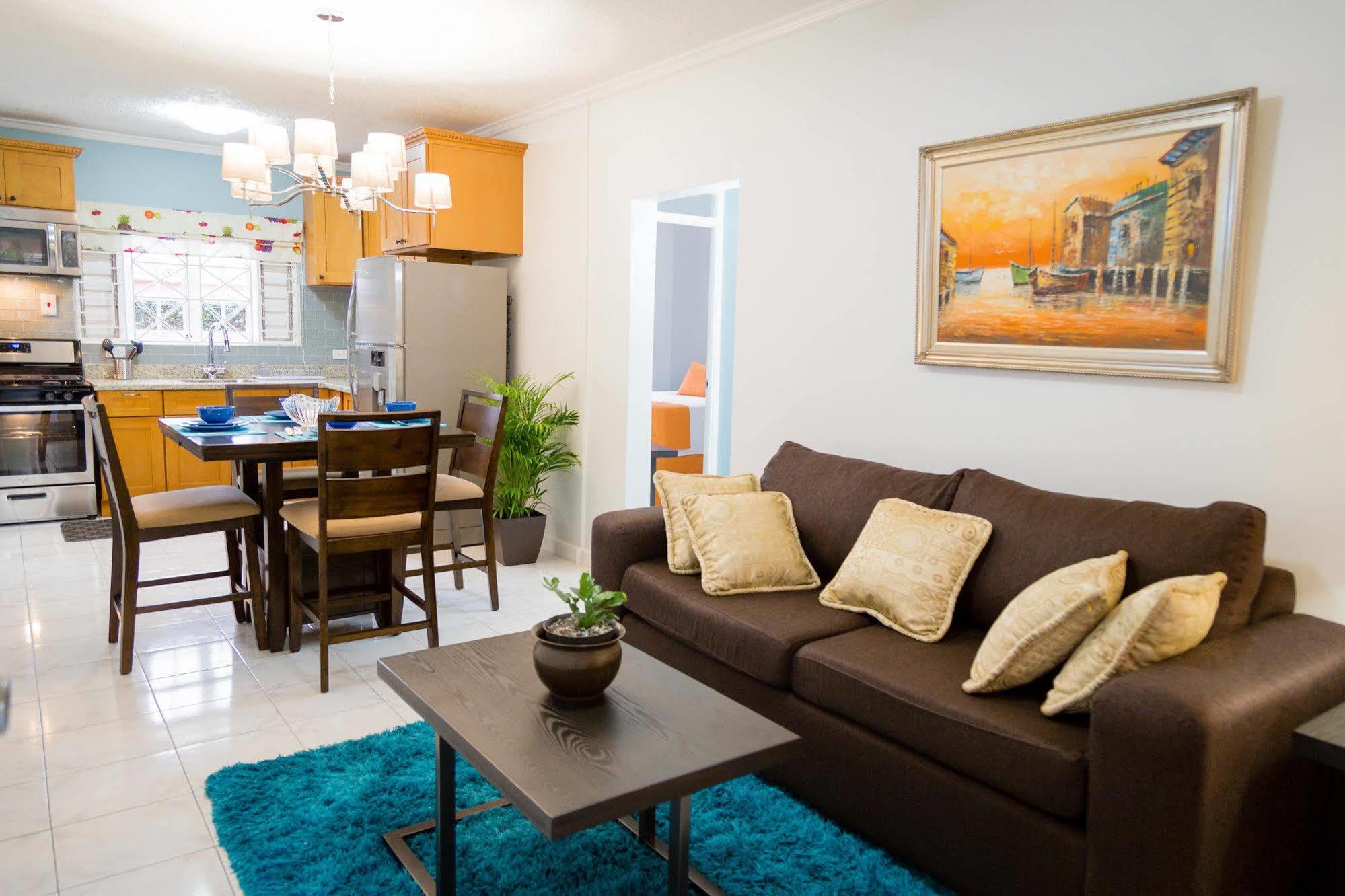 Centrally Located Guest Apartments Kingston Luaran gambar