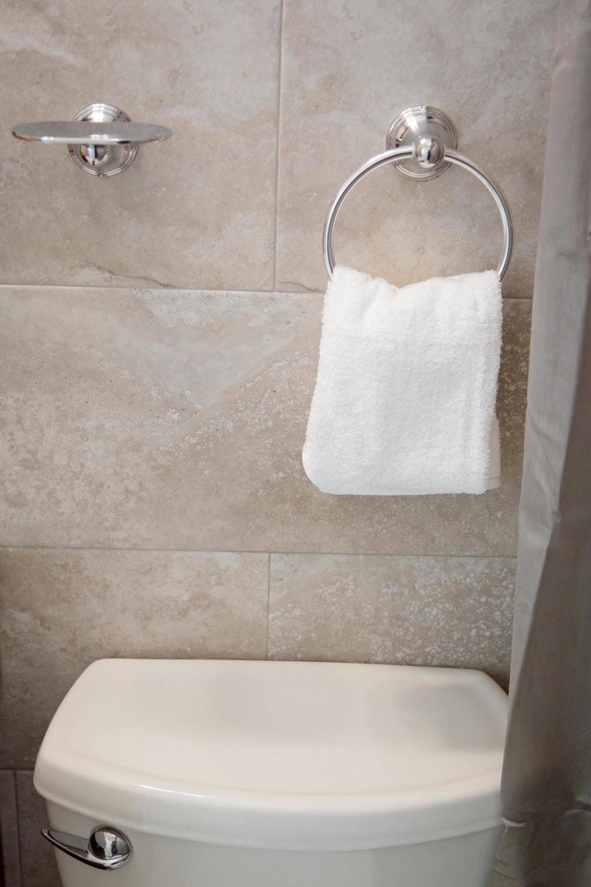 Centrally Located Guest Apartments Kingston Luaran gambar