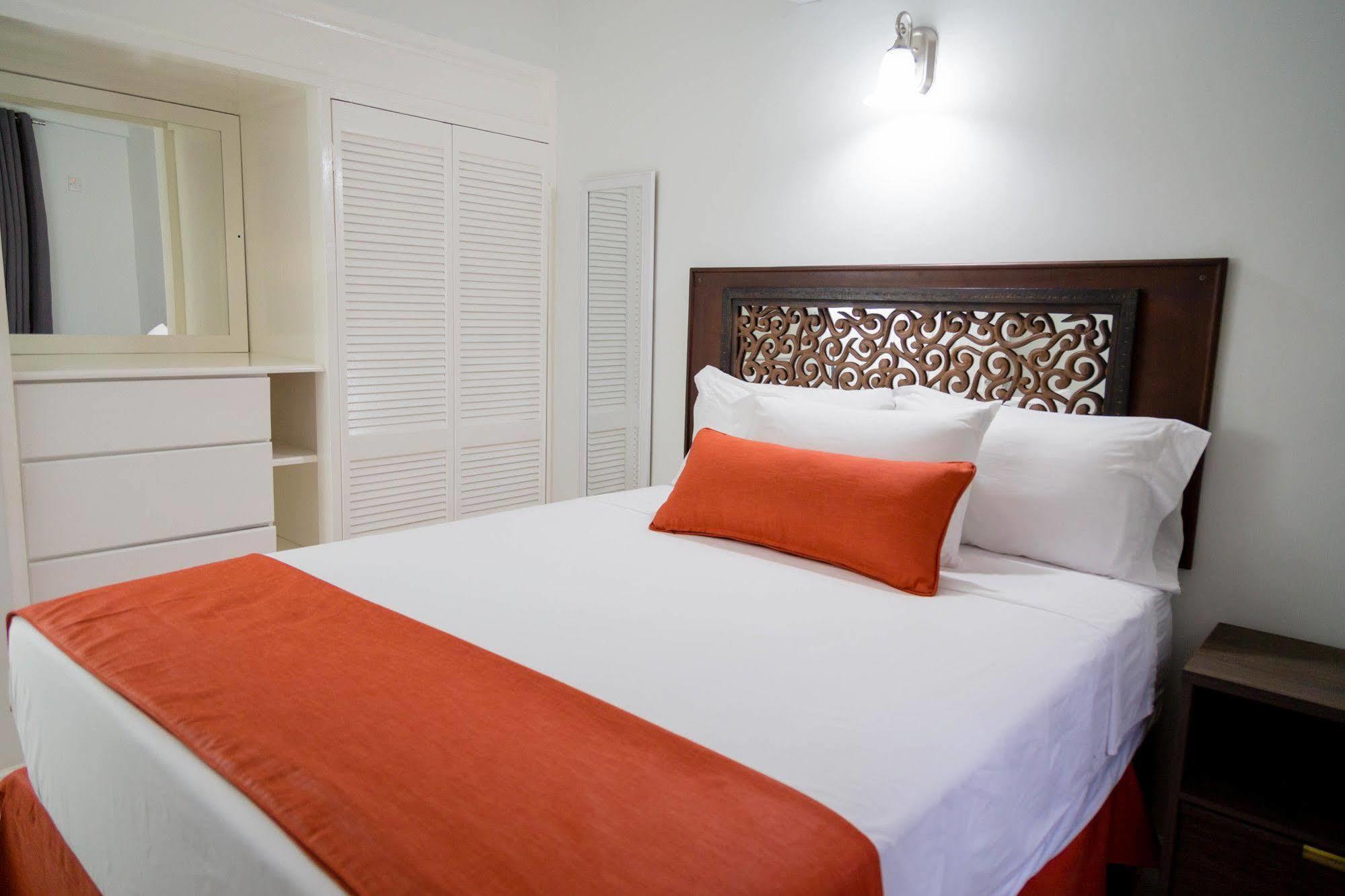Centrally Located Guest Apartments Kingston Luaran gambar